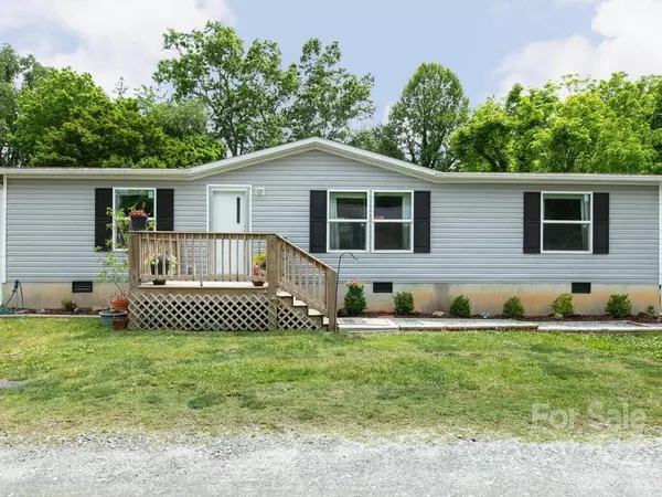 East Flat Rock, NC 28726,111 Ferndale ST