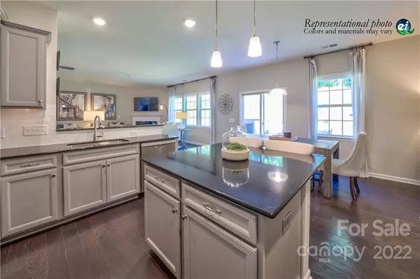 Mooresville, NC 28115,130 Doncaster DR #248