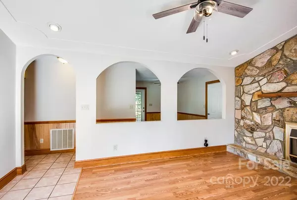 Granite Falls, NC 28630,376 Meadowbrook CT