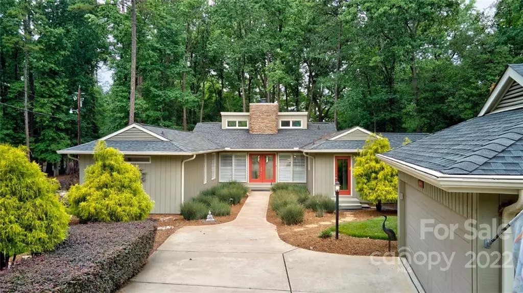 1 Hamilton Woods CT, Lake Wylie, SC 29710