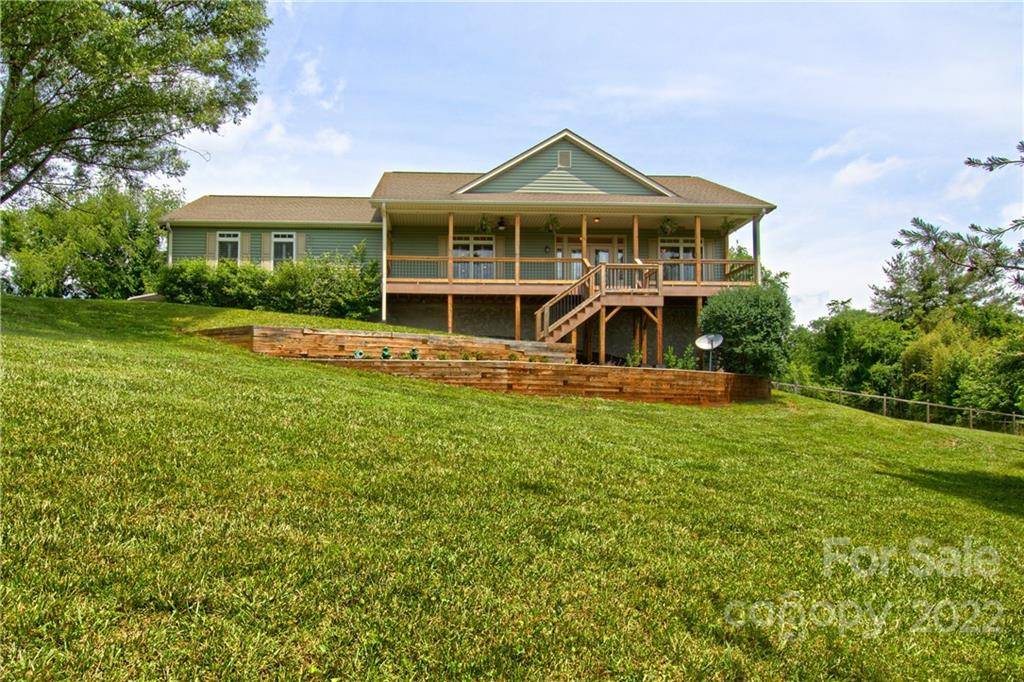 112 Round Top CIR,  Mills River,  NC 28759