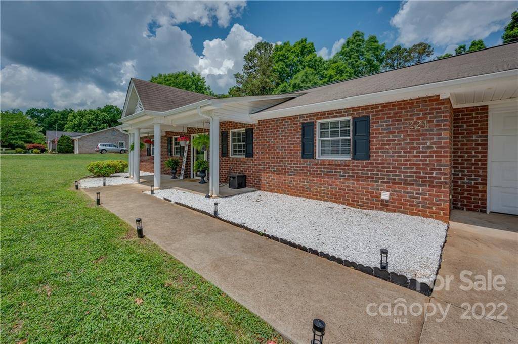 Ellenboro, NC 28040,224 Asheland DR