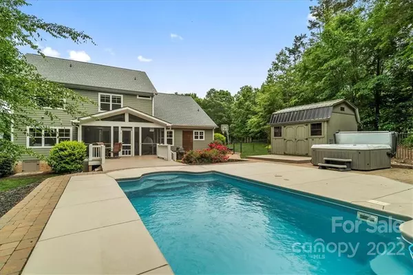 174 Logan Crossing DR, Davidson, NC 28036