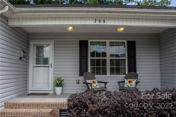 Taylorsville, NC 28681,295 Green Meadows DR