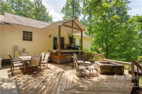 Horse Shoe, NC 28742,17 Forest Bend DR