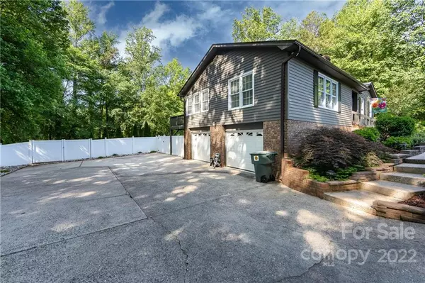 Lowell, NC 28098,1118 Ford DR