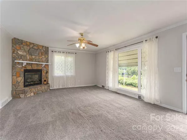 Waynesville, NC 28786,741 Golf Course RD