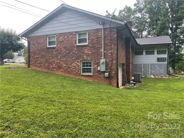 North Wilkesboro, NC 28659,186 Rolling Pine ST