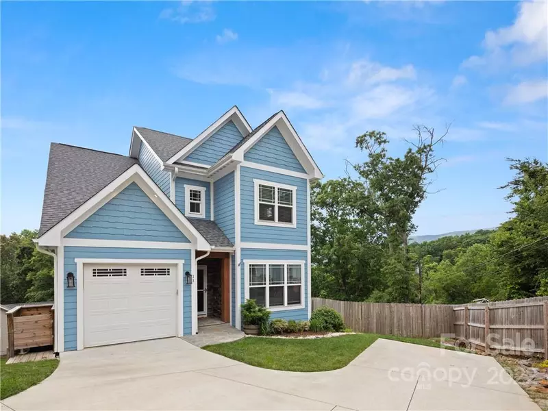 11 Leeds LN, Black Mountain, NC 28711