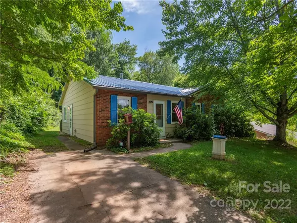 40 Tipperary DR, Asheville, NC 28806