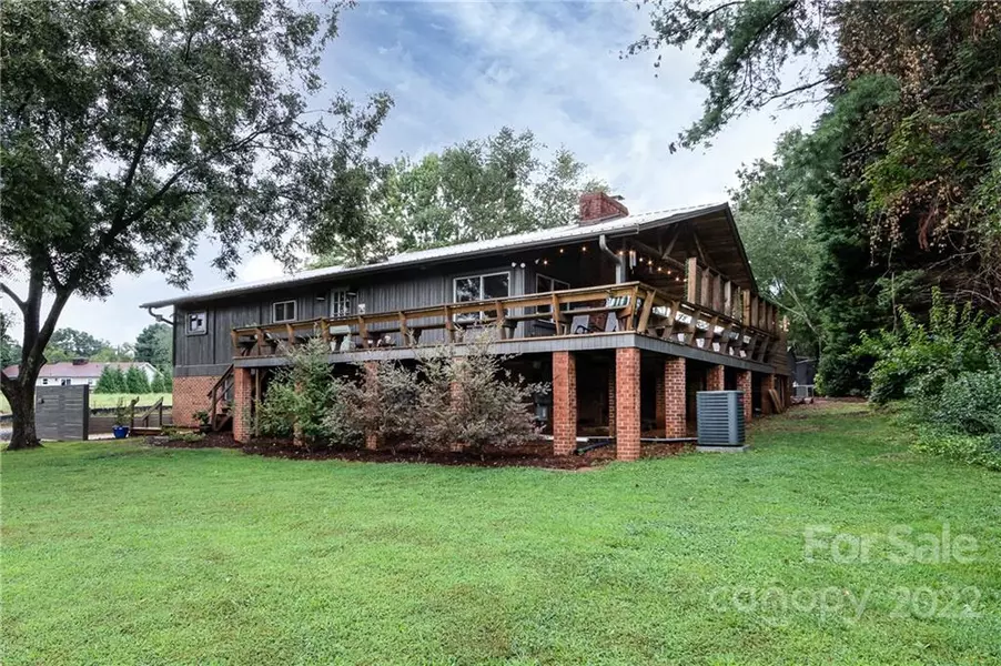 295 Lakeshore DR, Mooresville, NC 28117