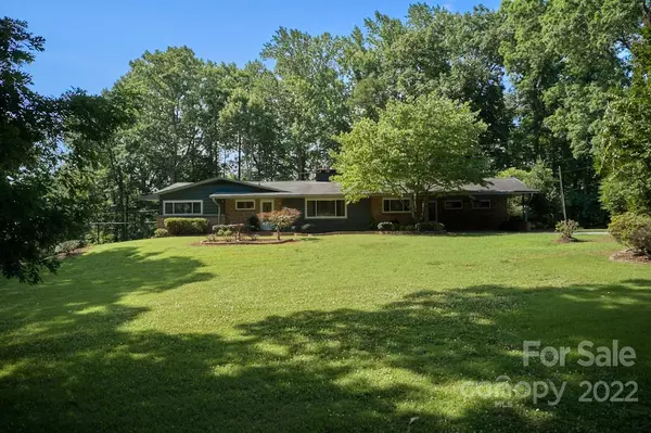 125 Thermal Hill LN, Tryon, NC 28782