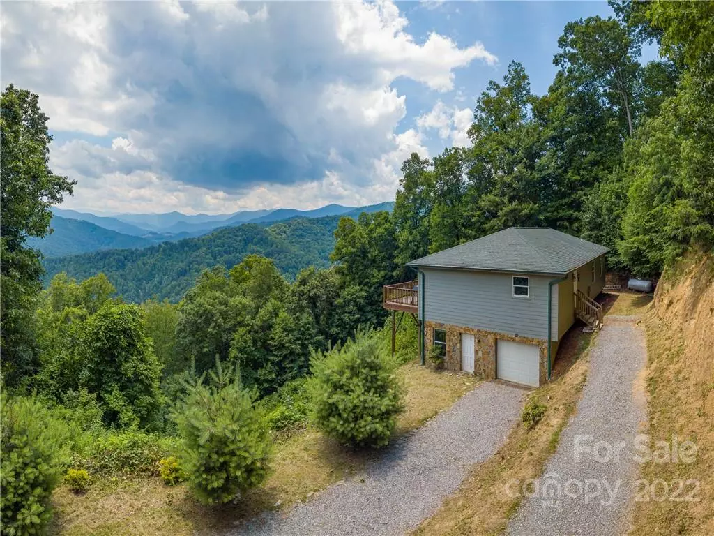 Waynesville, NC 28785,206 Cherry Berry DR