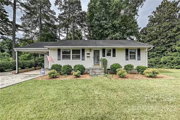 600 Mcadenville RD, Lowell, NC 28098