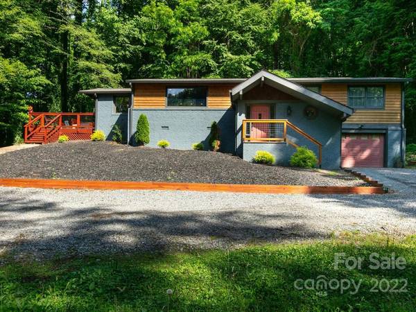 61 Deer Run RD, Black Mountain, NC 28711