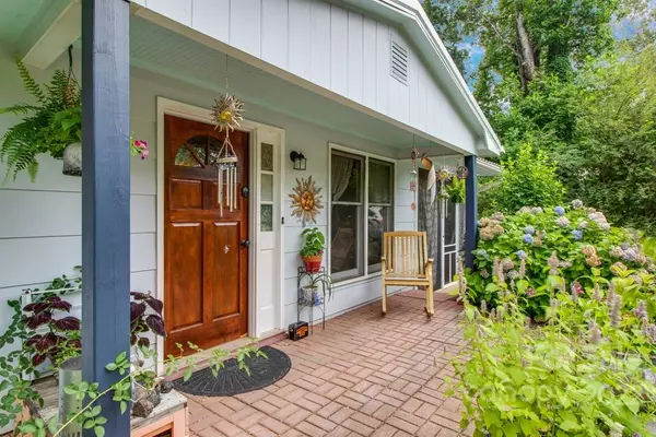 135 Markham RD, Tryon, NC 28782