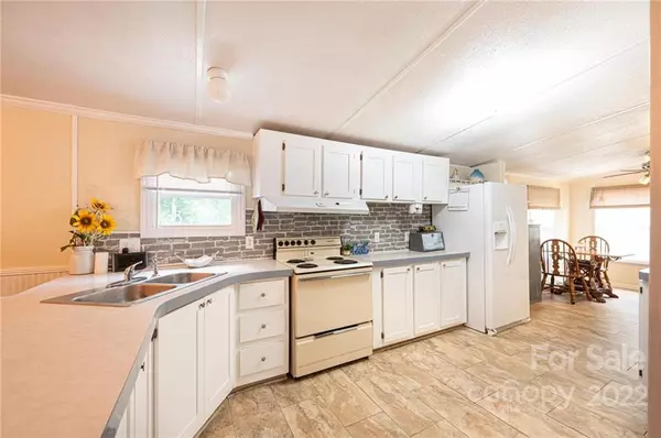 Lawndale, NC 28090,122 Wildlife LN