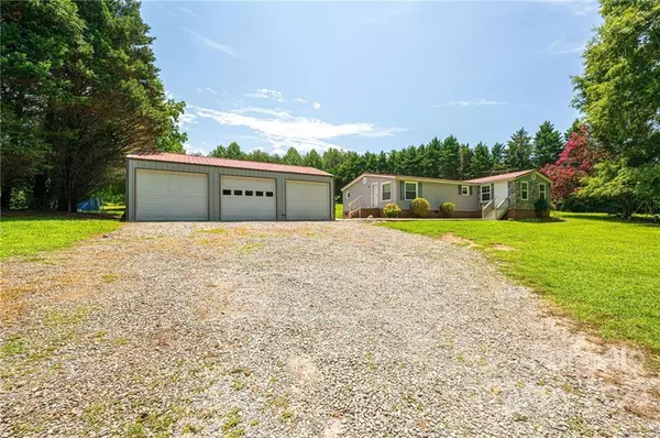 Lawndale, NC 28090,122 Wildlife LN