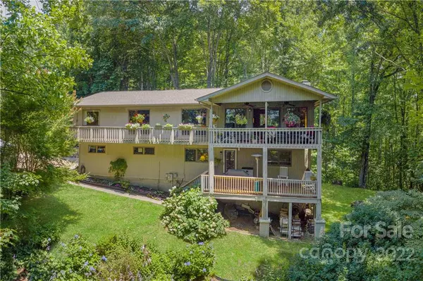 71 Laurelwood LN, Waynesville, NC 28786