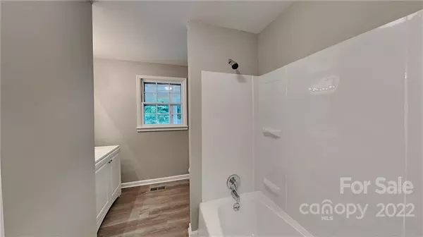 Hickory, NC 28601,140 42nd Avenue CIR