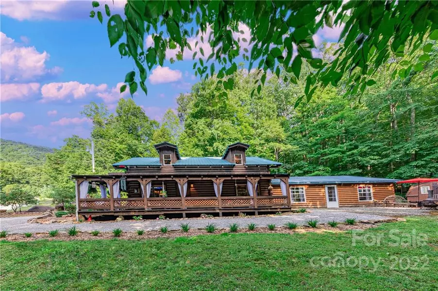 32 A & W LN, Green Mountain, NC 28740