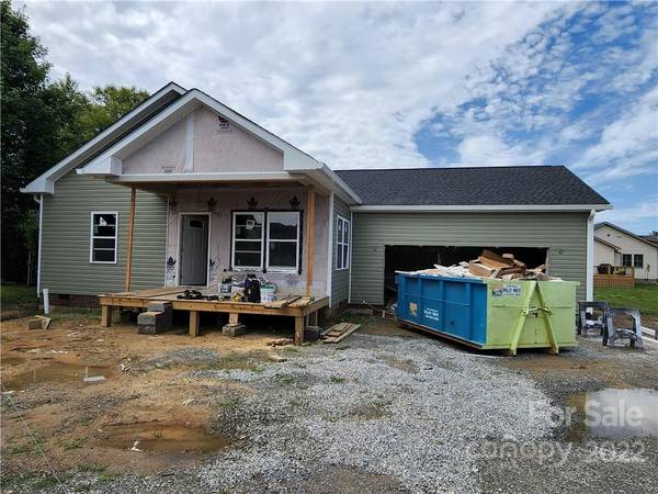 343 Beechnut DR, Hendersonville, NC 28739