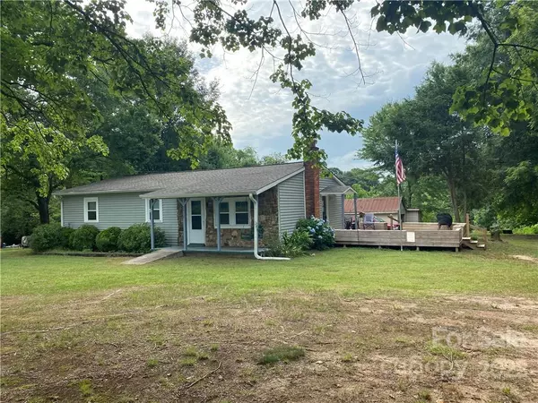 2707 Zeb Watts RD, Taylorsville, NC 28681