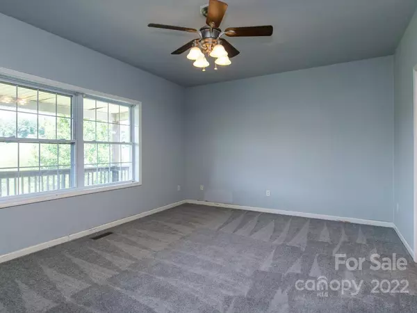 Marshall, NC 28753,12 Mothers WAY