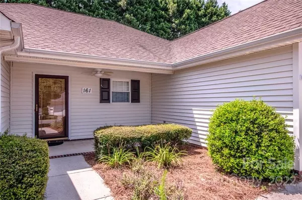 Mooresville, NC 28117,161 Oak Village Pkwy #93