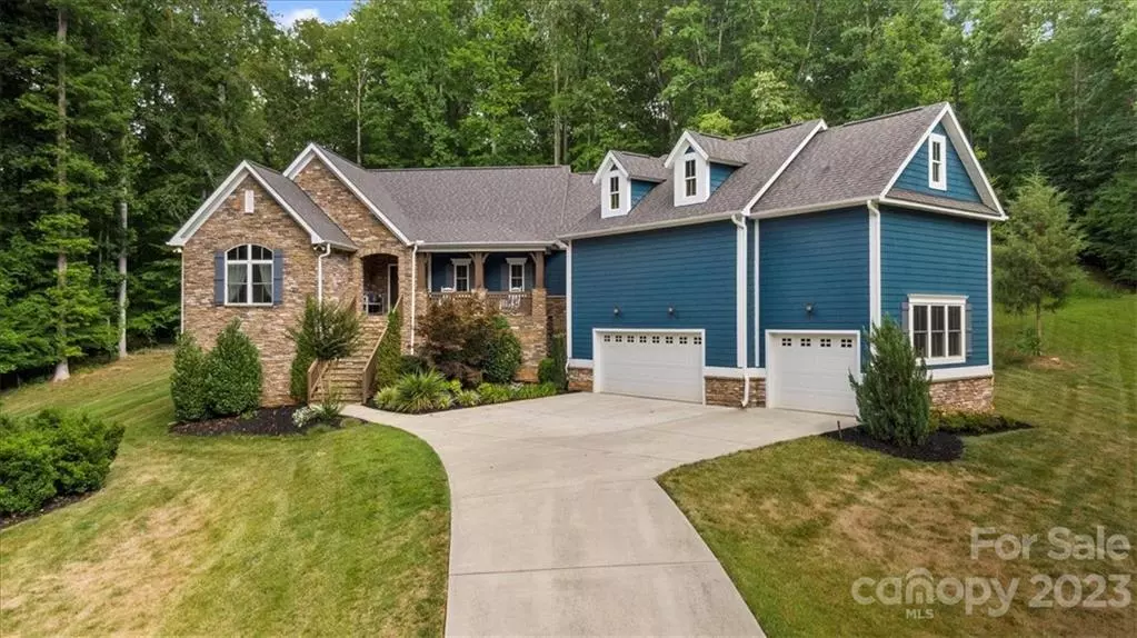 221 Logan Crossing DR, Davidson, NC 28036