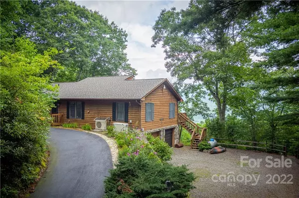 1107 Summit DR, Maggie Valley, NC 28751