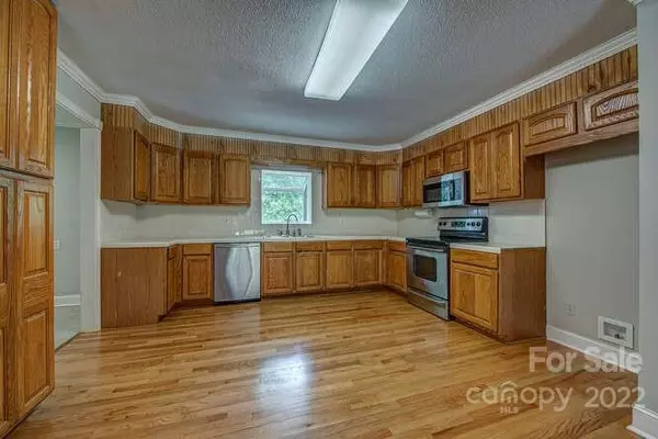 Stanley, NC 28164,926 Mauney RD
