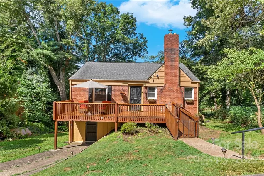 7 Canterbury RD, Asheville, NC 28805