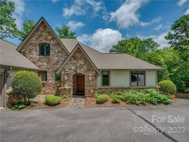 141 Bobby Jones DR, Hendersonville, NC 28739