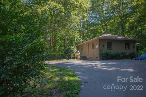 9 Old Tannassie RD,  Sylva,  NC 28779