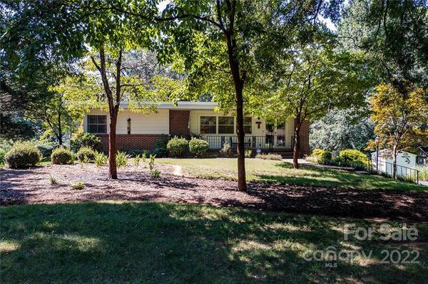 1370 17th AVE NE, Hickory, NC 28601