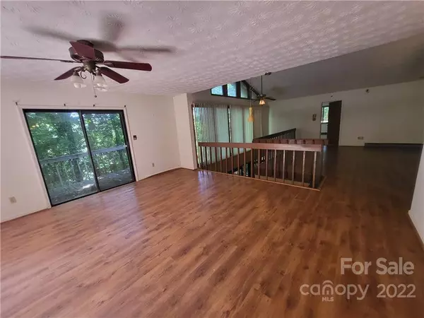 Fairview, NC 28730,48 Cane Crest CIR