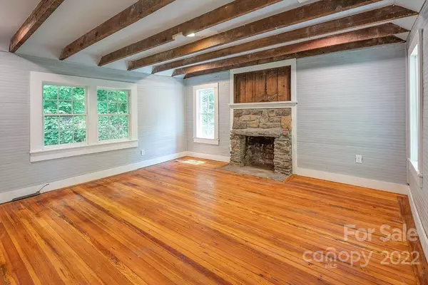 Weaverville, NC 28787,360 Blackberry Inn RD