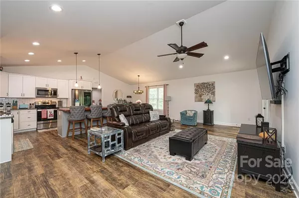 Hickory, NC 28602,8225 Madison LN