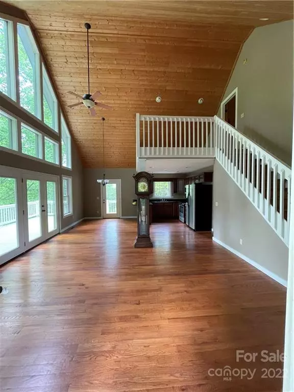 Sylva, NC 28779,179 Twin Oaks Estate