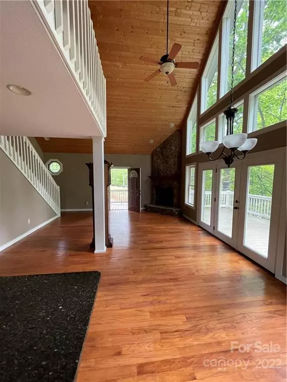 Sylva, NC 28779,179 Twin Oaks Estate