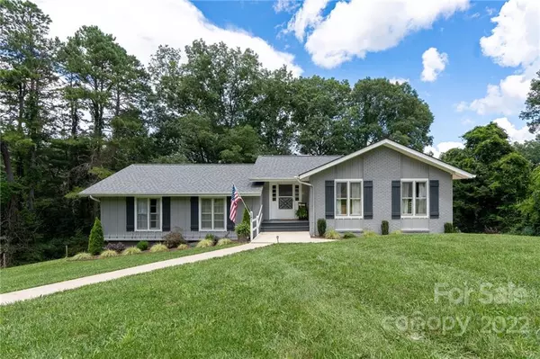 187 Pine Lake DR, Horse Shoe, NC 28742
