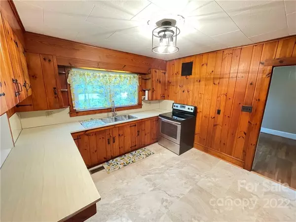 Lenoir, NC 28645,322 Summit PL SW