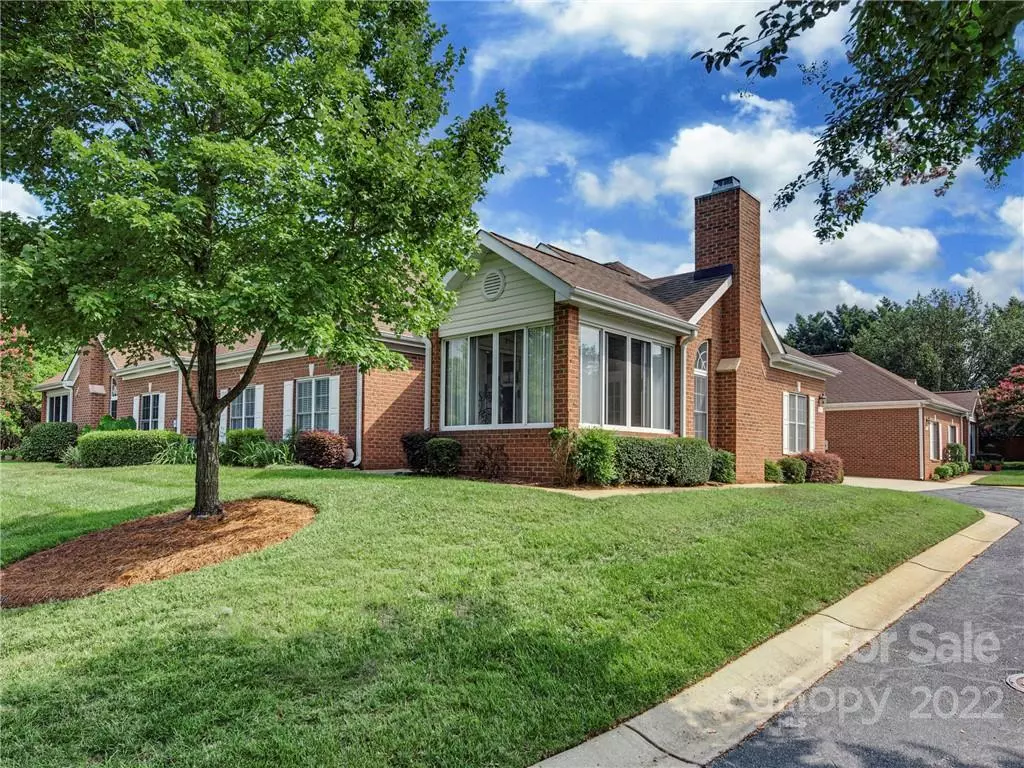 Charlotte, NC 28210,10921 Oakside CT #A