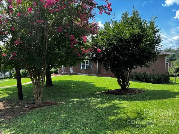 Lenoir, NC 28645,532 Mountain View ST SW