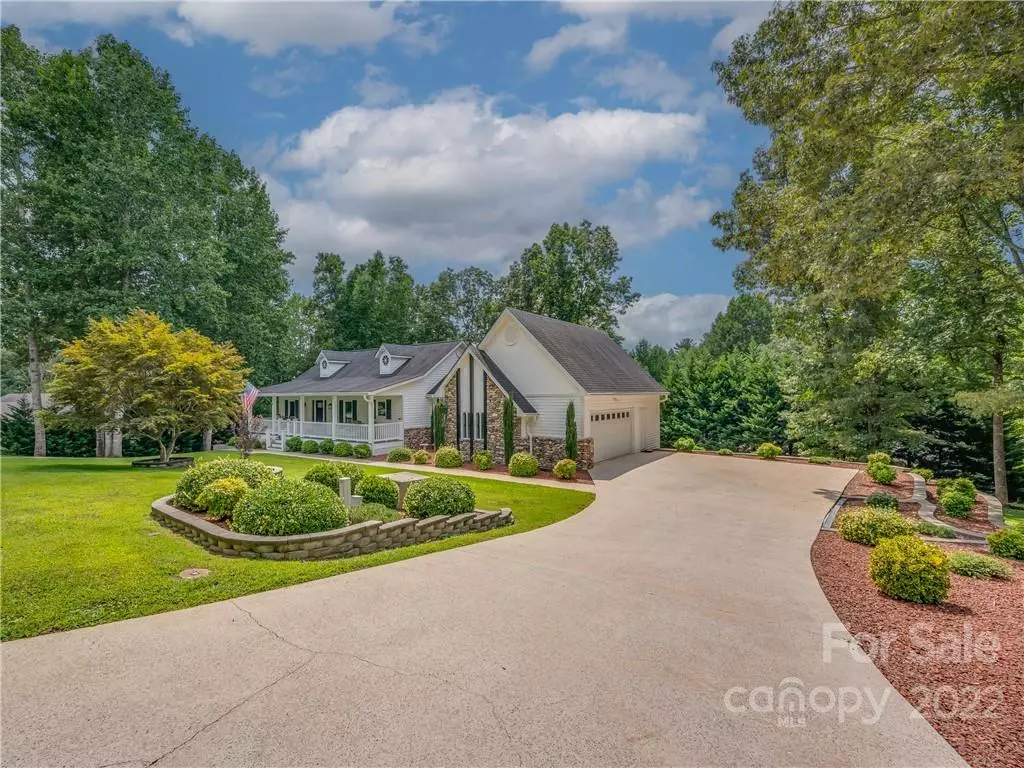 Hendersonville, NC 28792,76 Chestnut LN