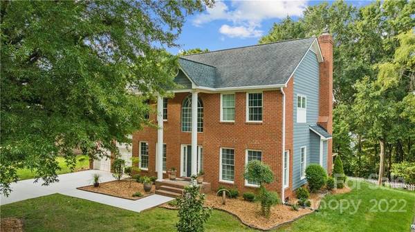 535 River Oaks LN,  Charlotte,  NC 28226