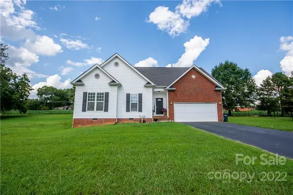 134 Falling Leaf LN, Statesville, NC 28677