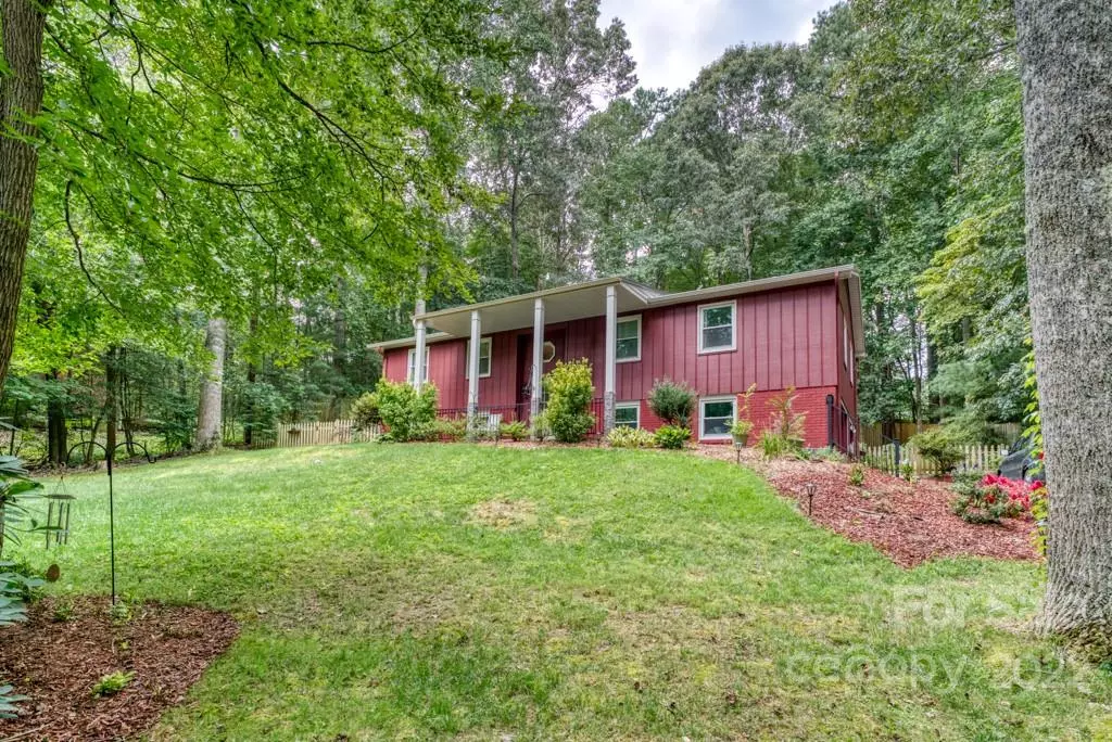 Hendersonville, NC 28792,144 Shelly DR