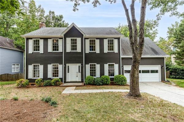 2403 Heathershire LN, Matthews, NC 28105